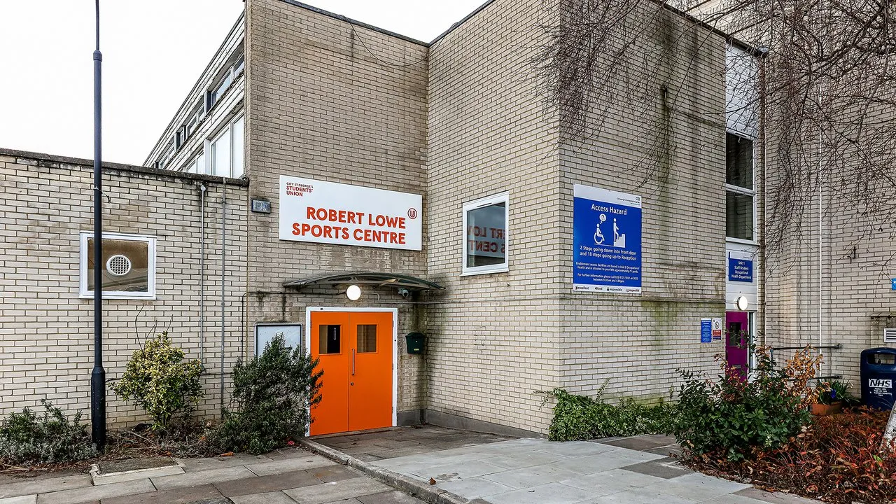 Robert Lowe Sports Centre squash venue photo 4 of 9