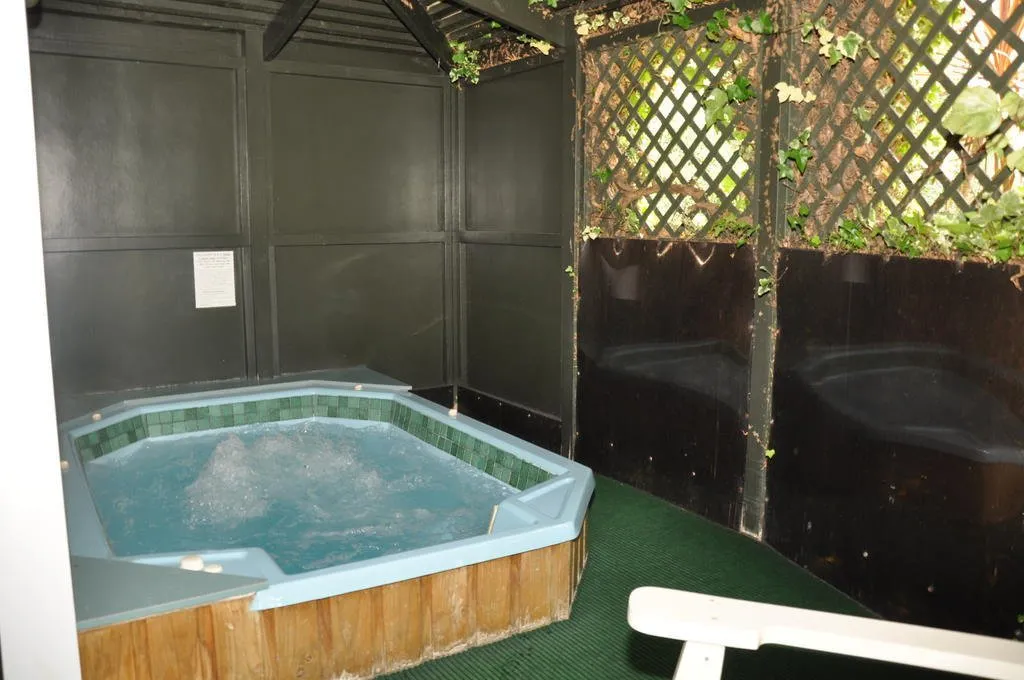 Rose City Motel squash venue photo 4 of 7