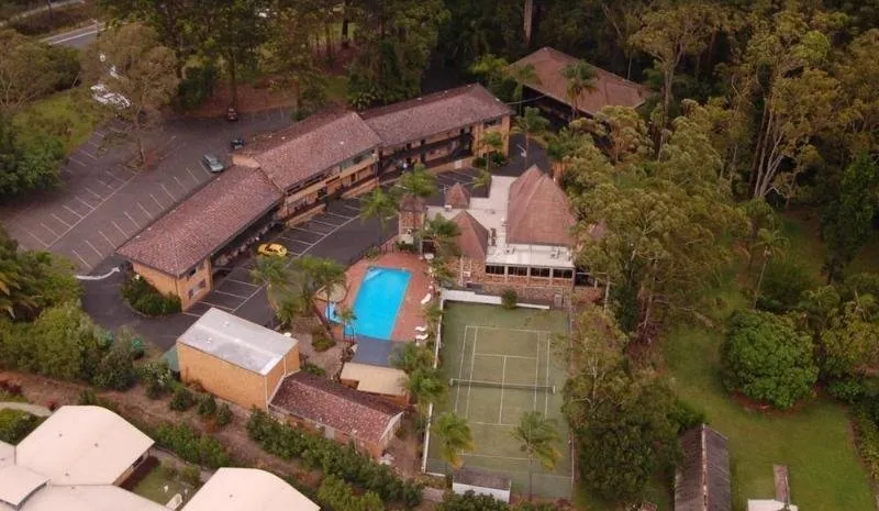 Sanctuary Resort Motor Inn squash venue photo 1 of 8