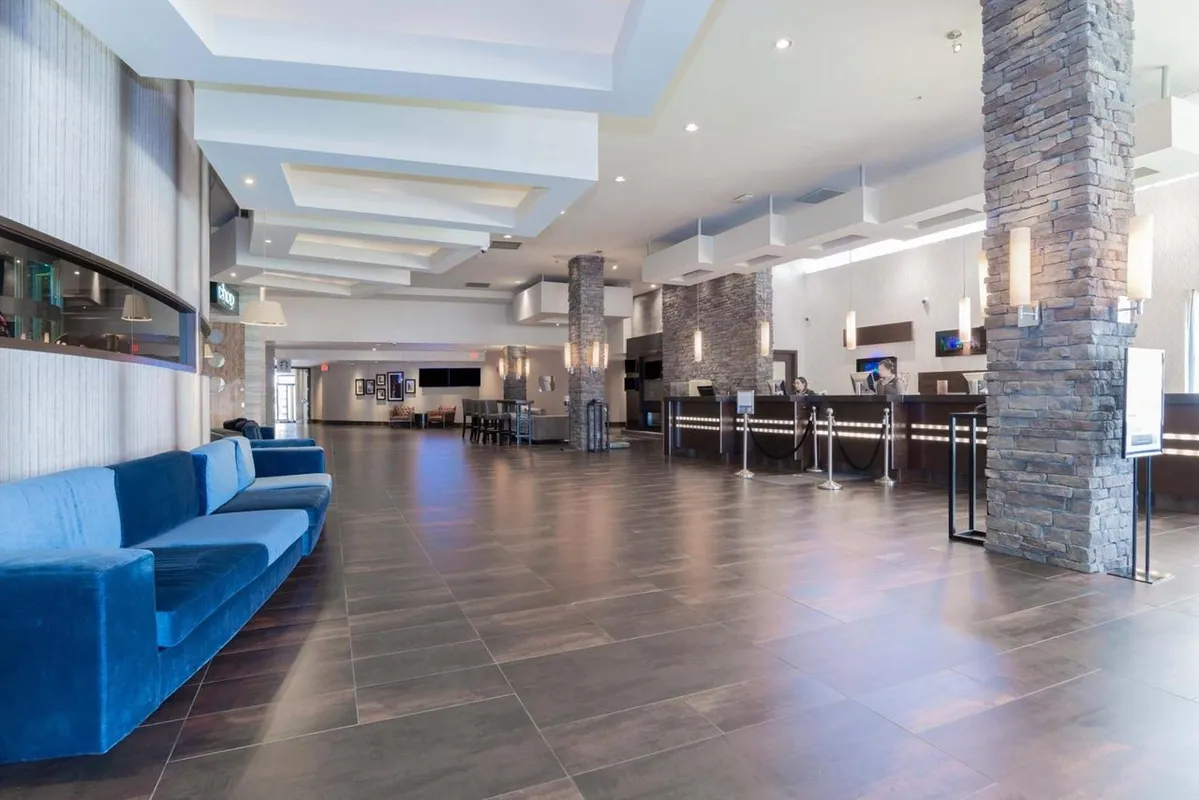 Sandman Signature Vancouver Airport Hotel & Resort squash venue photo 6 of 7