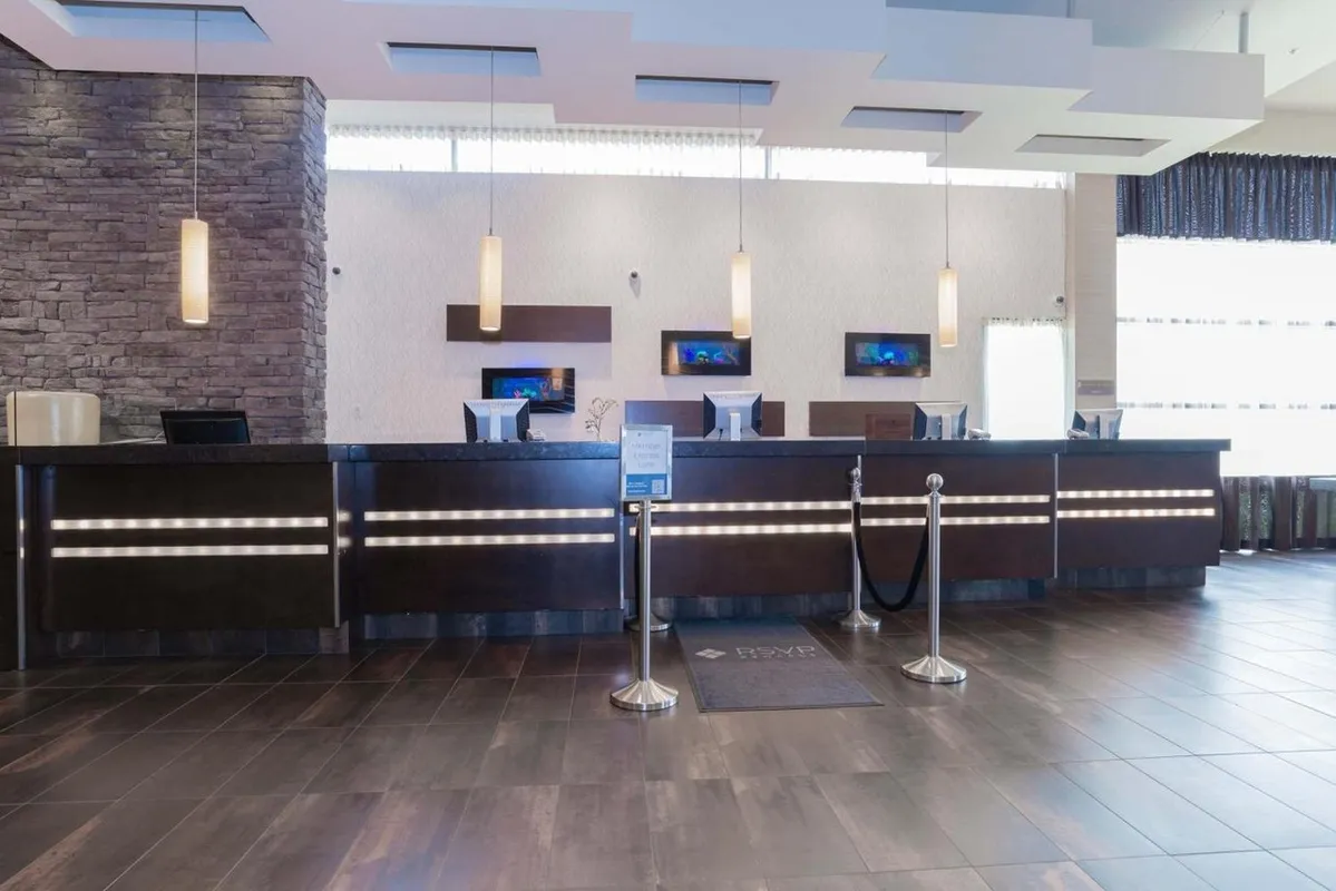 Sandman Signature Vancouver Airport Hotel & Resort squash venue photo 5 of 7