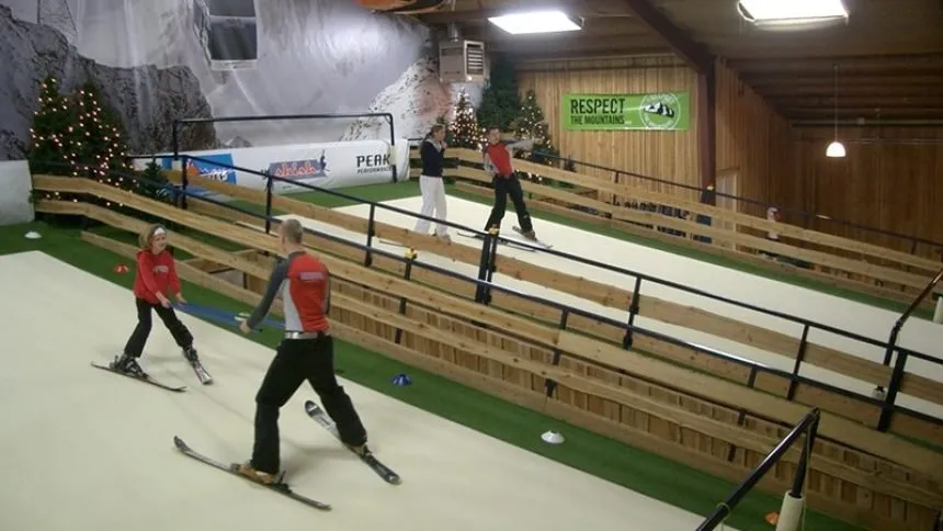 Skish Indoor Ski- en Squashcentrum squash venue photo 1 of 2