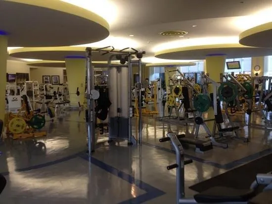 The Health Club at Four Seasons Hotel Riyadh squash venue photo 1 of 5