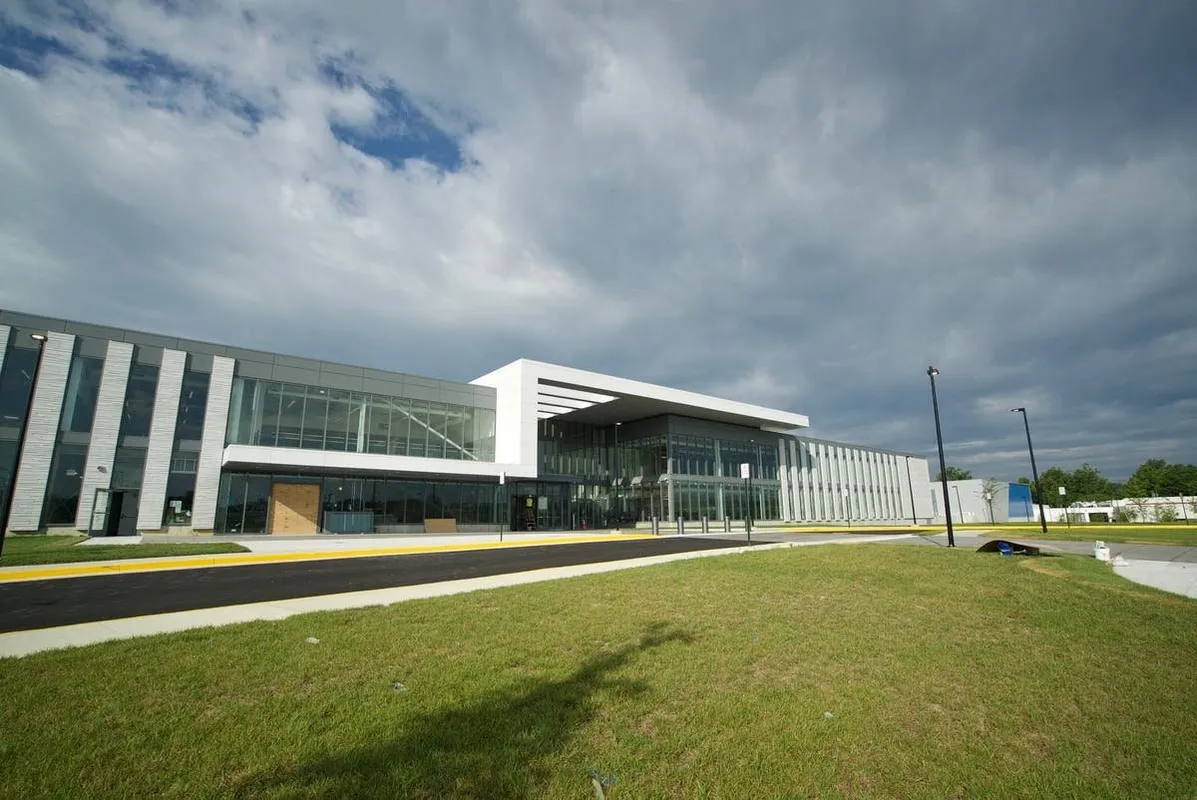 The St. James Sports, Wellness and Entertainment Complex squash venue photo 4 of 10