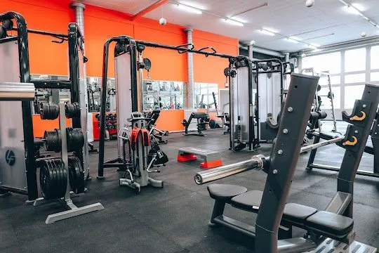 well come FIT Oerlikon (fitnessplus Oerlikon) squash venue photo 1 of 5