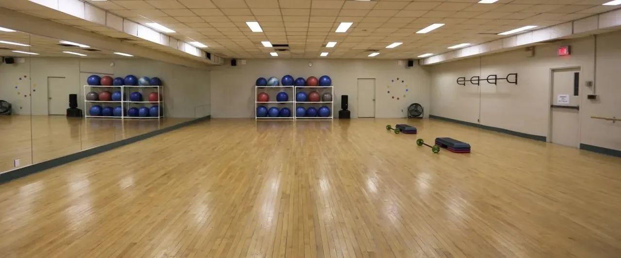 YMCA Hamilton Downtown Family YMCA squash venue photo 3 of 9