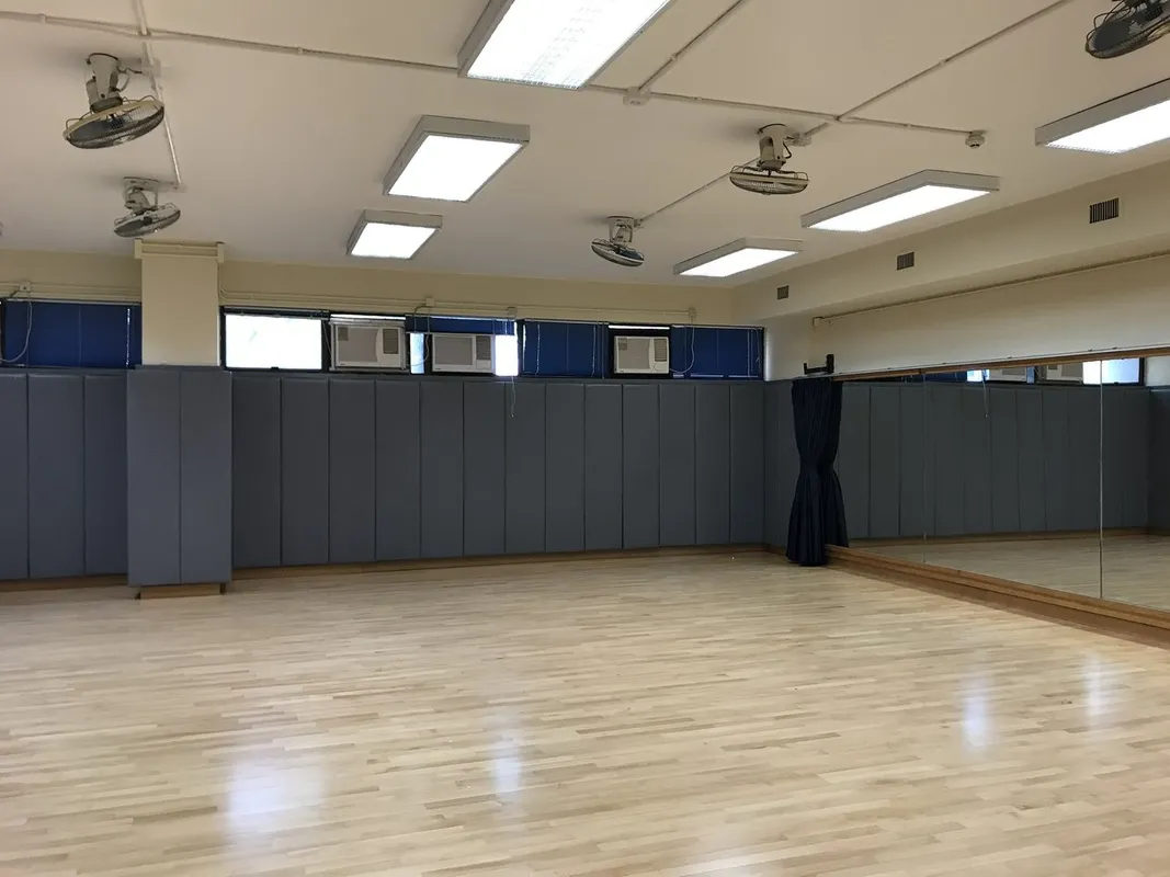 Yuen Wo Road Sports Centre squash venue photo 9 of 10